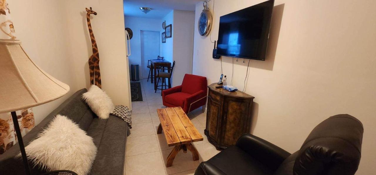 הוליווד Leo Guest House מראה חיצוני תמונה